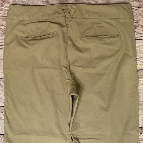 Dockers Khaki Mid Rise Curvy Capris - Picture 7 of 10